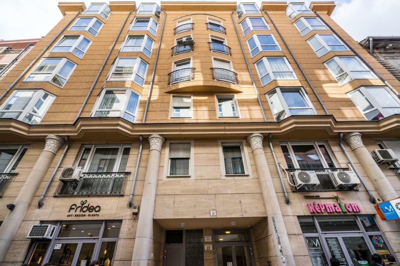 Bpr Vivid Downtown Vibe With Balcony Apartment Budapest Bagian luar foto