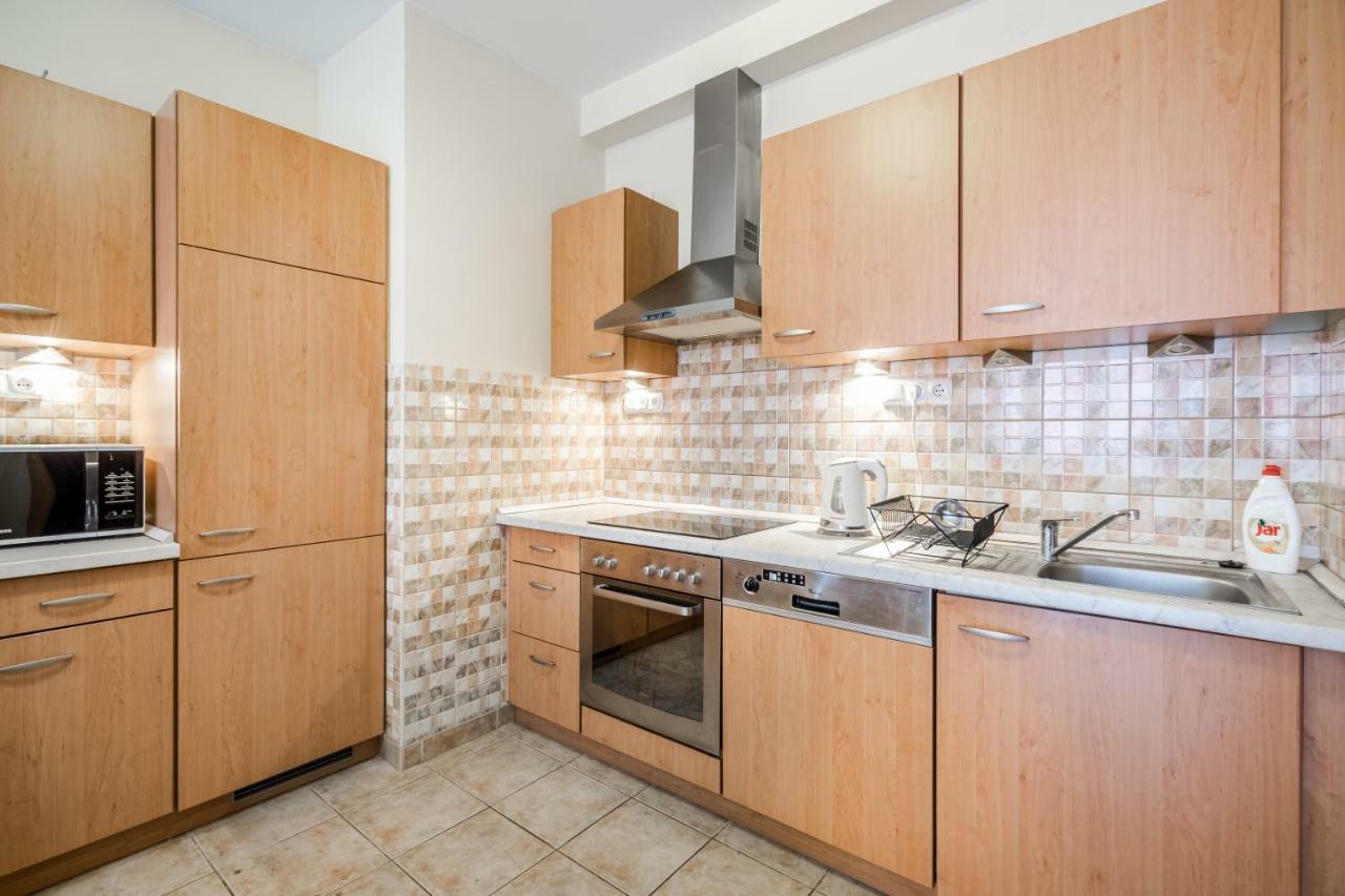 Bpr Vivid Downtown Vibe With Balcony Apartment Budapest Bagian luar foto