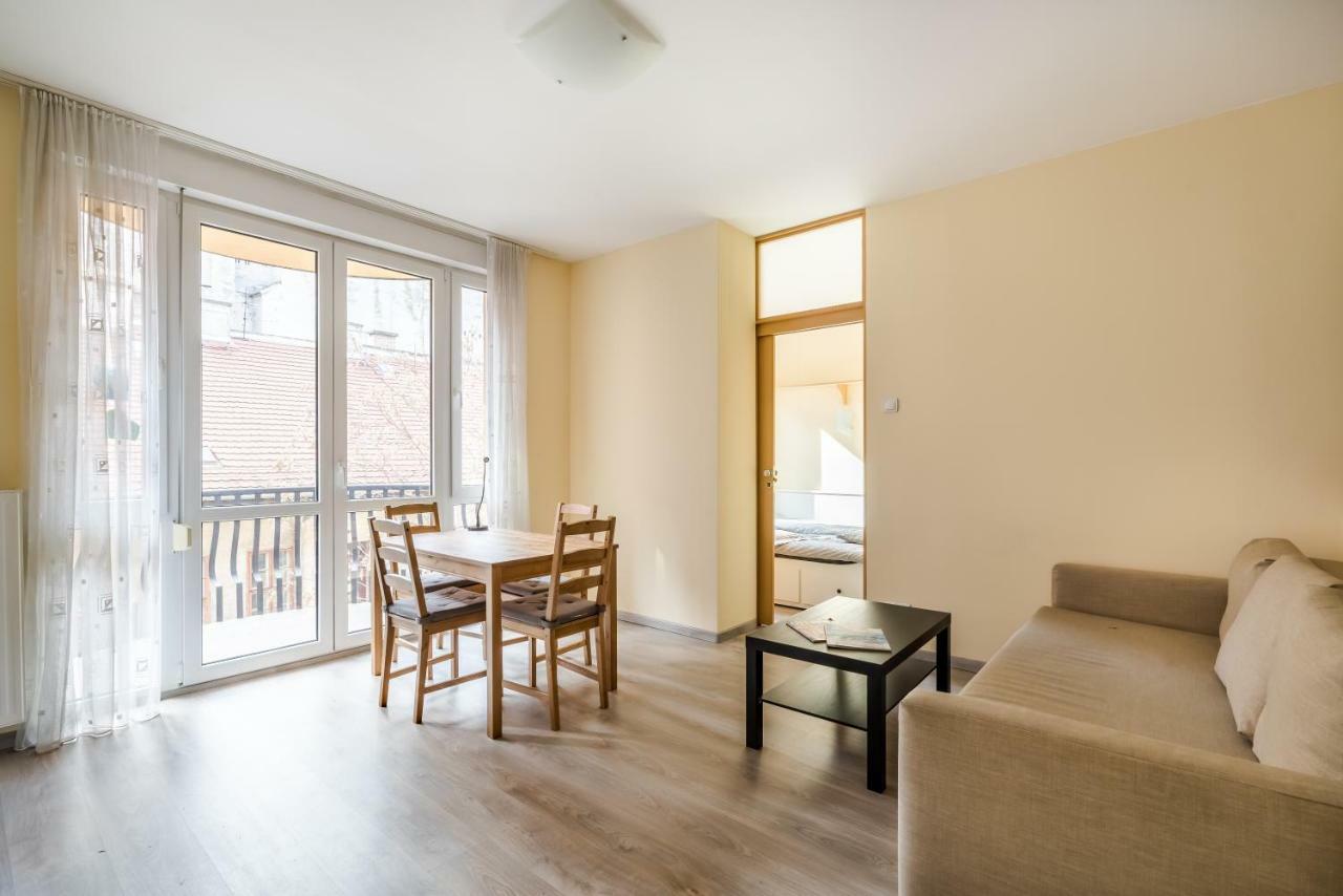 Bpr Vivid Downtown Vibe With Balcony Apartment Budapest Bagian luar foto