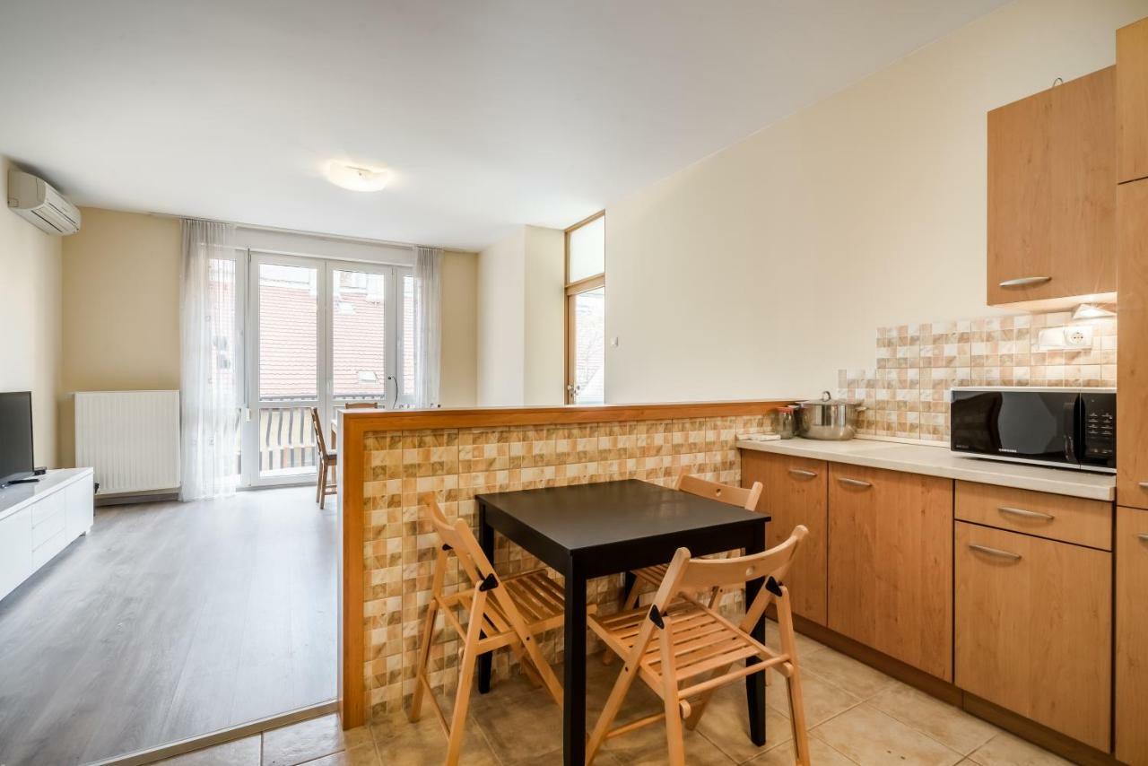 Bpr Vivid Downtown Vibe With Balcony Apartment Budapest Bagian luar foto