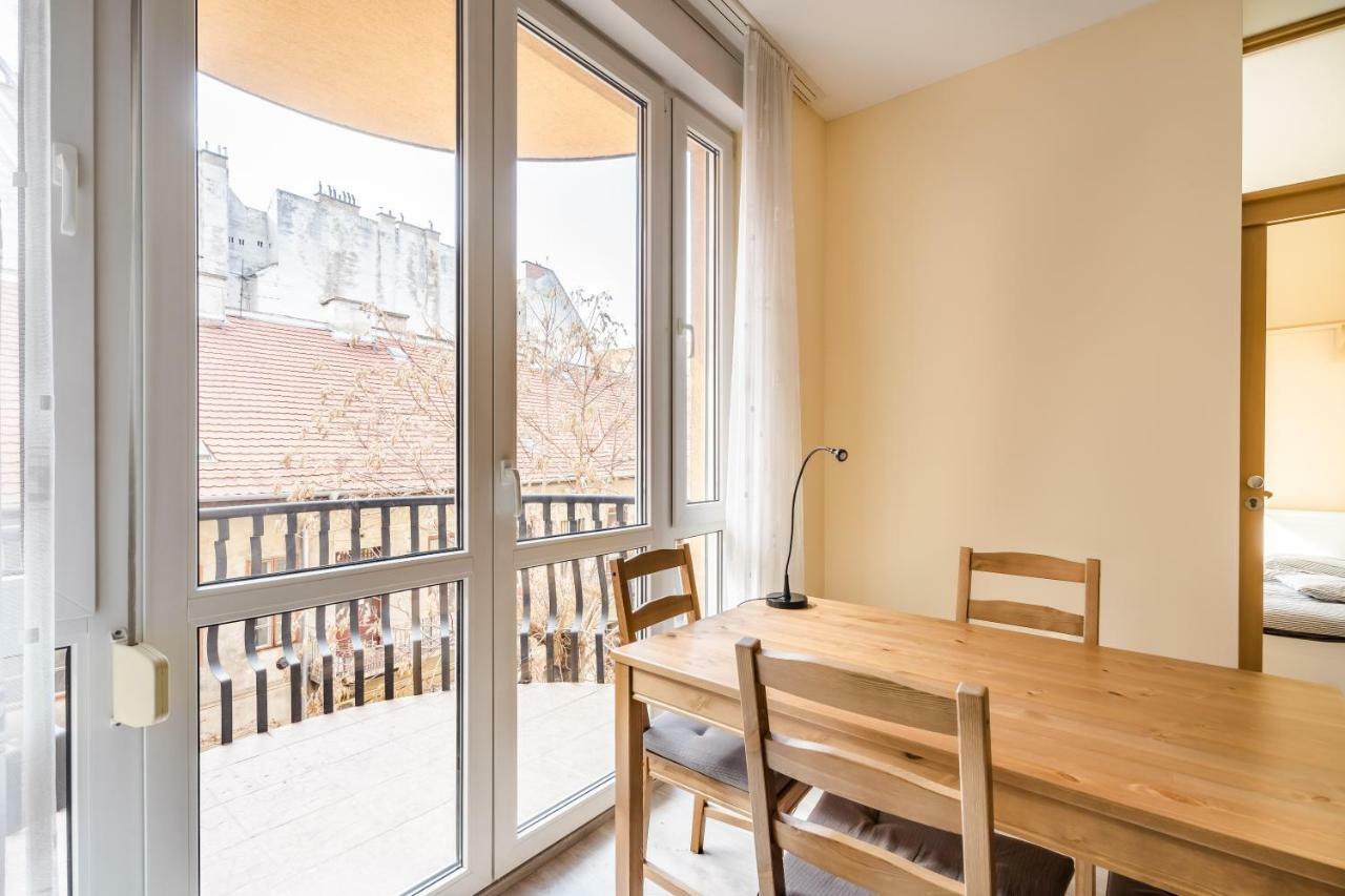 Bpr Vivid Downtown Vibe With Balcony Apartment Budapest Bagian luar foto
