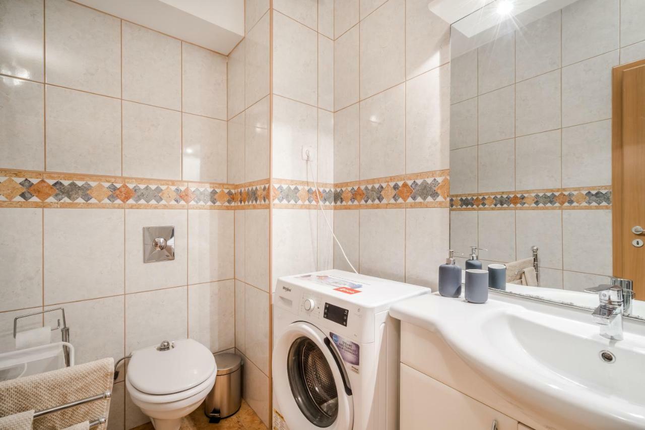 Bpr Vivid Downtown Vibe With Balcony Apartment Budapest Bagian luar foto