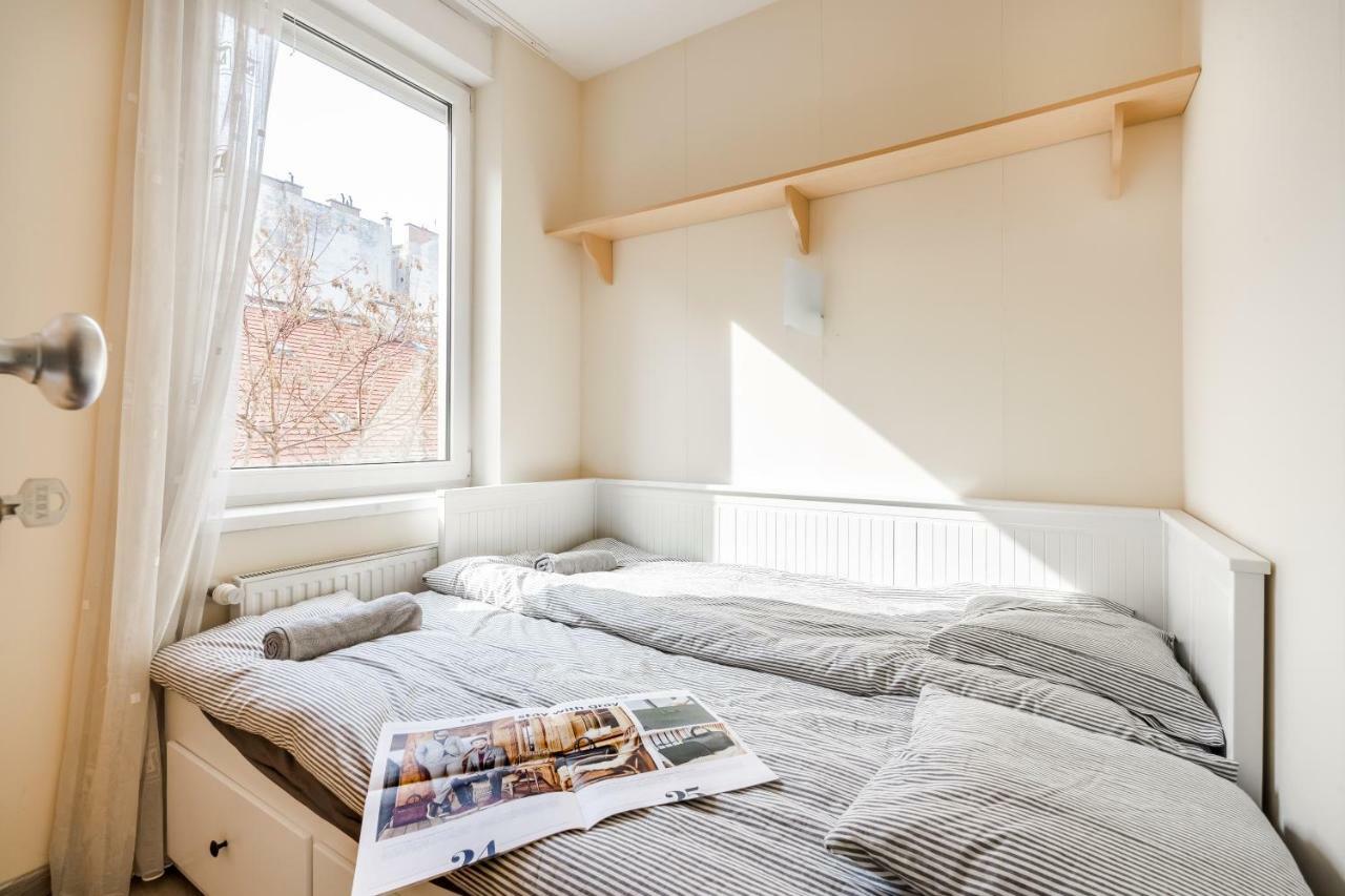 Bpr Vivid Downtown Vibe With Balcony Apartment Budapest Bagian luar foto