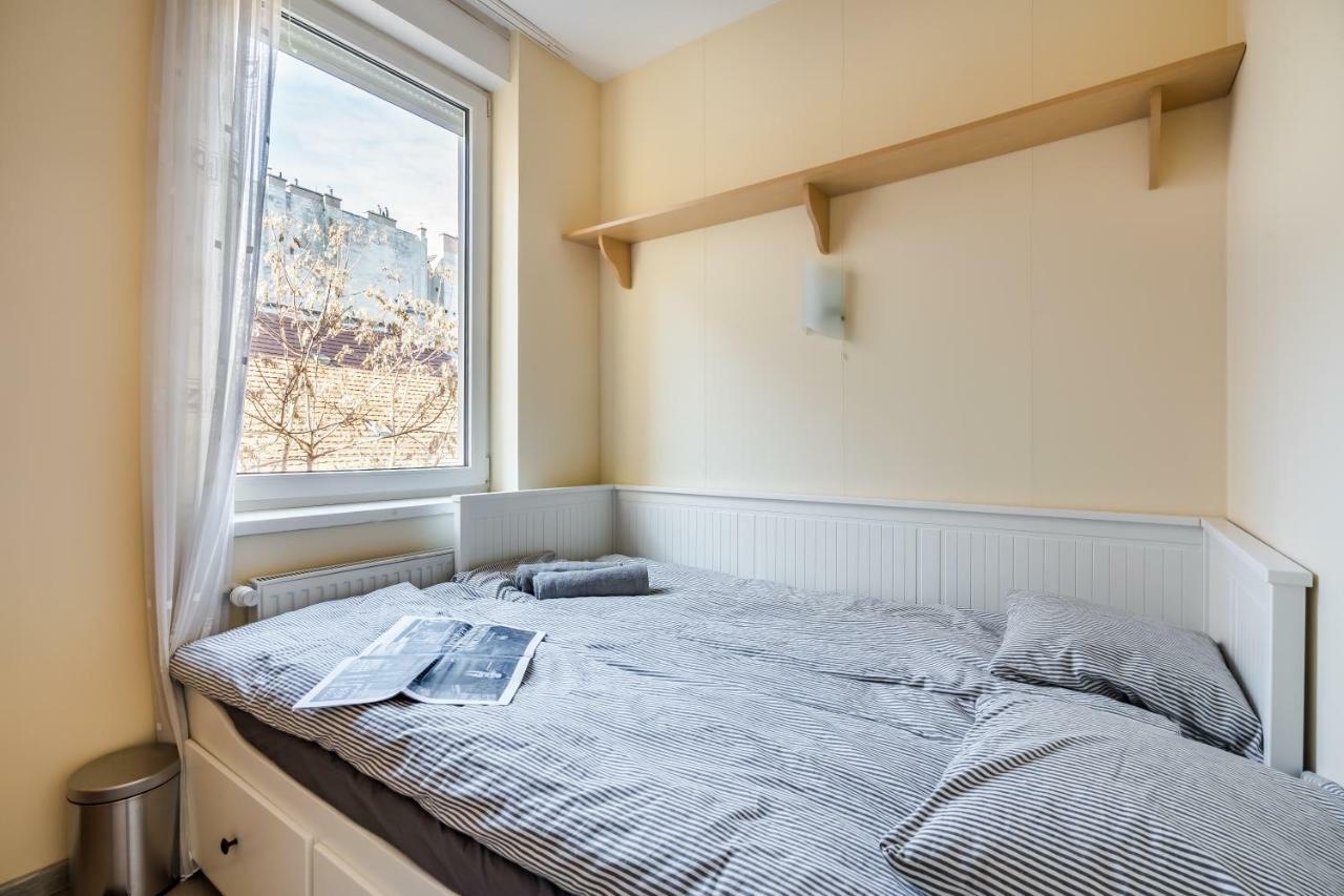 Bpr Vivid Downtown Vibe With Balcony Apartment Budapest Bagian luar foto