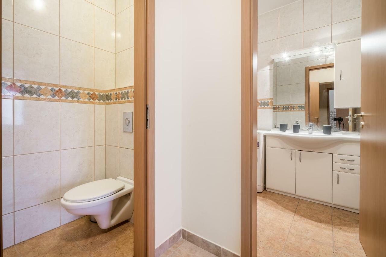 Bpr Vivid Downtown Vibe With Balcony Apartment Budapest Bagian luar foto