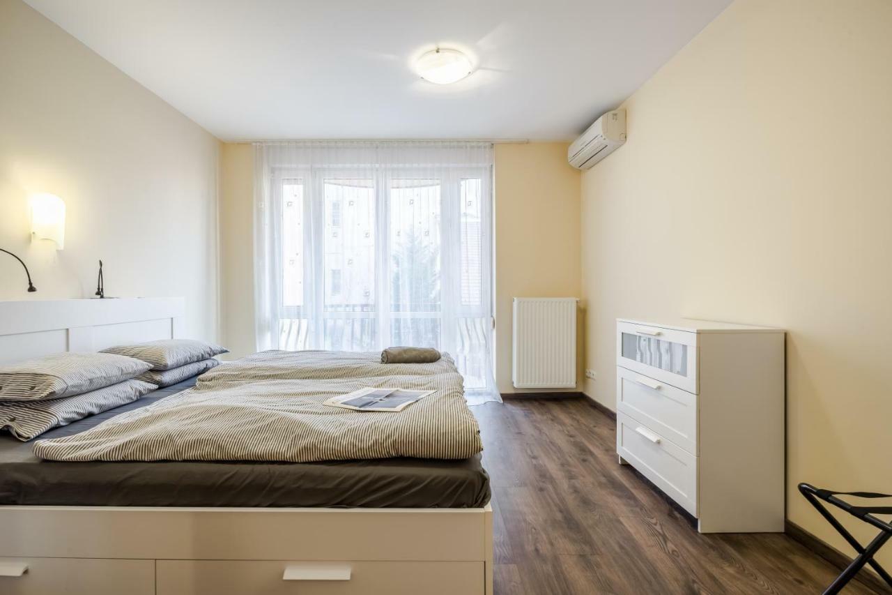 Bpr Vivid Downtown Vibe With Balcony Apartment Budapest Bagian luar foto